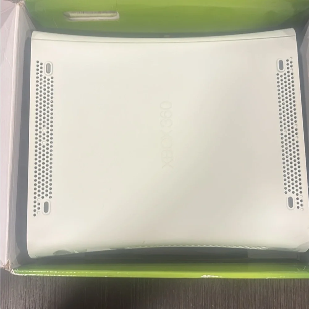 Xbox 360 Arcade Console - Dynamic Green